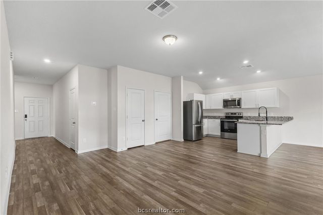 6018 Crest Bridge Court, Bryan, TX 77807