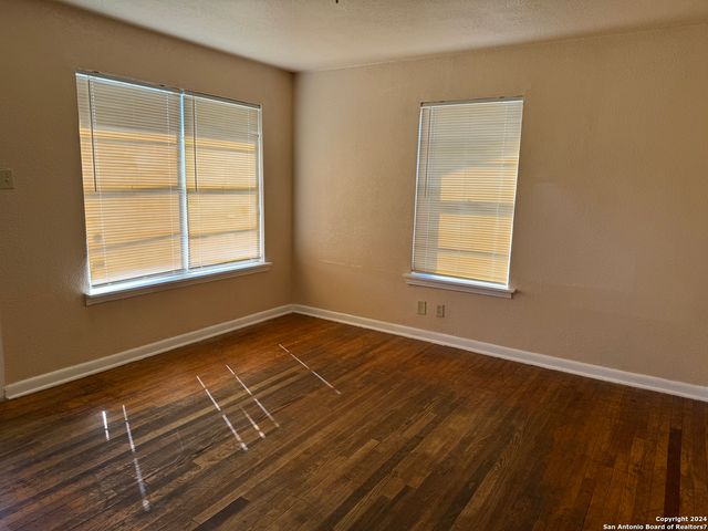 675 W PYRON AVE, San Antonio, TX 78221