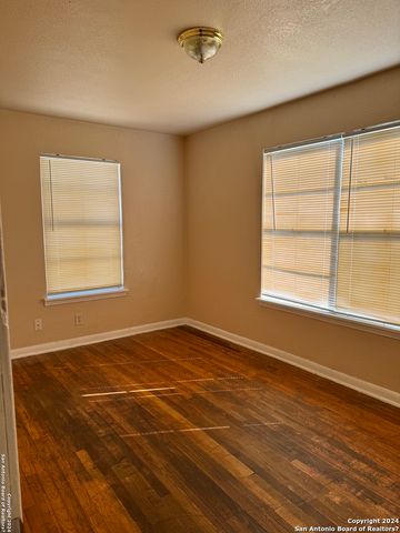 675 W PYRON AVE, San Antonio, TX 78221