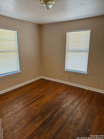 675 W PYRON AVE, San Antonio, TX 78221