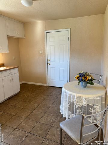 675 W PYRON AVE, San Antonio, TX 78221
