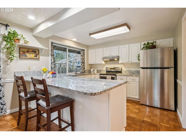 10905 Sw MIRA Ct, Portland, OR 97223