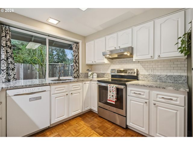 10905 Sw MIRA Ct, Portland, OR 97223