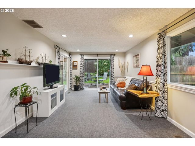 10905 Sw MIRA Ct, Portland, OR 97223