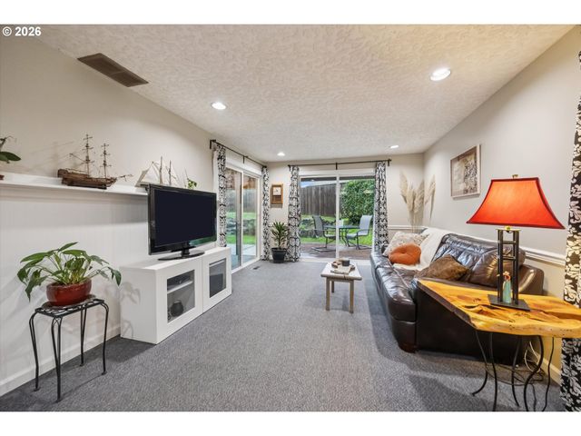 10905 Sw MIRA Ct, Portland, OR 97223