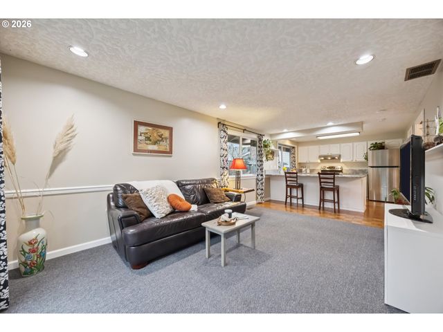 10905 Sw MIRA Ct, Portland, OR 97223