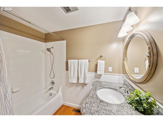 10905 Sw MIRA Ct, Portland, OR 97223