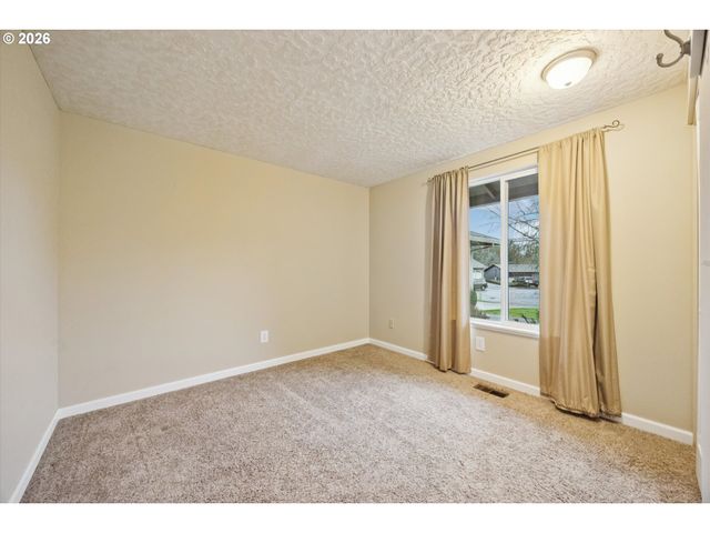 10905 Sw MIRA Ct, Portland, OR 97223