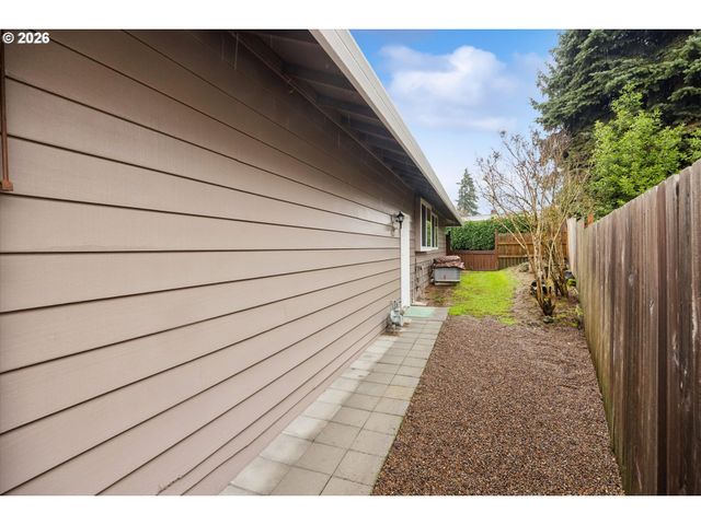 10905 Sw MIRA Ct, Portland, OR 97223