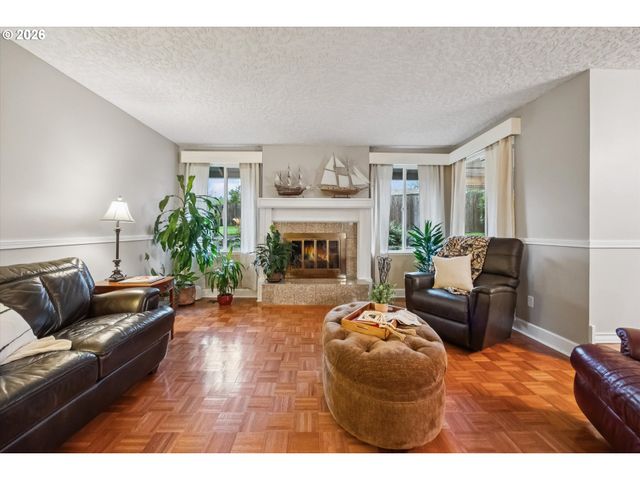 10905 Sw MIRA Ct, Portland, OR 97223