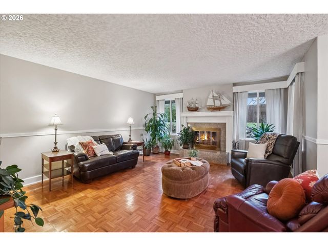 10905 Sw MIRA Ct, Portland, OR 97223