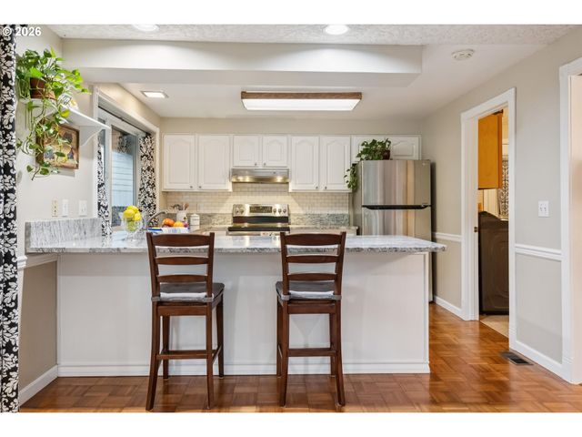 10905 Sw MIRA Ct, Portland, OR 97223