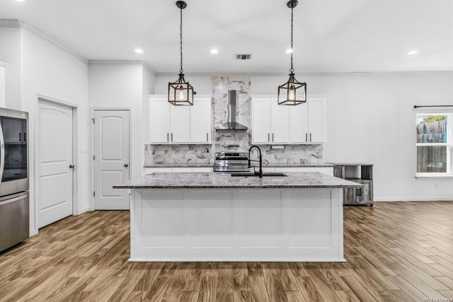8315 COMANCHE PASS, Converse, TX 78109
