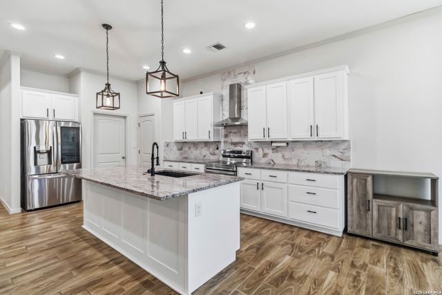 8315 COMANCHE PASS, Converse, TX 78109