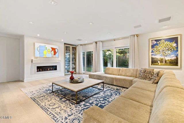 143 Foxtail Drive, Santa Monica, CA 90402