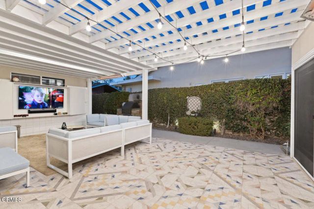 143 Foxtail Drive, Santa Monica, CA 90402