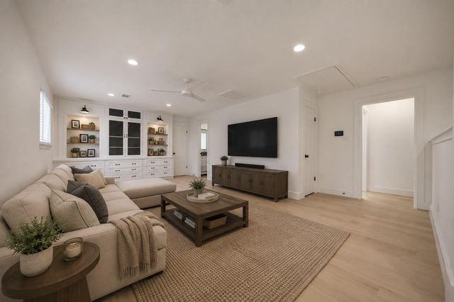 5 Box Turtle Lane, The Woodlands, TX 77380
