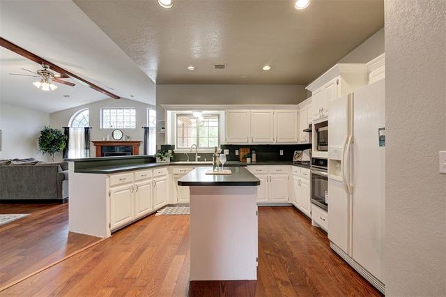 4722 Sandy Oak Lane, Newalla, OK 74857