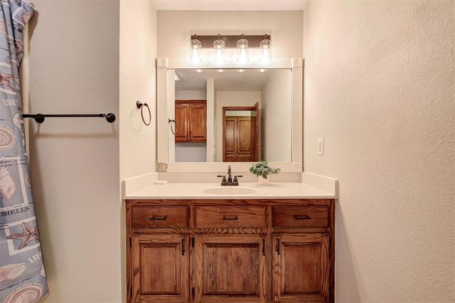 4722 Sandy Oak Lane, Newalla, OK 74857