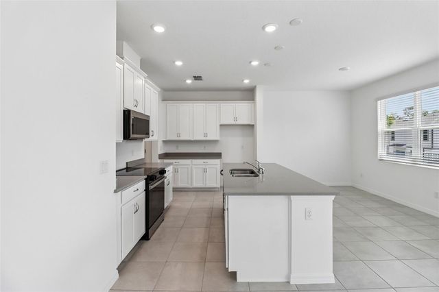 1196 HAPPY FOREST LOOP, Deland, FL 32720