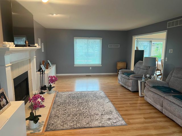 29105 Bay Pointe Drive, New Baltimore, MI 48047