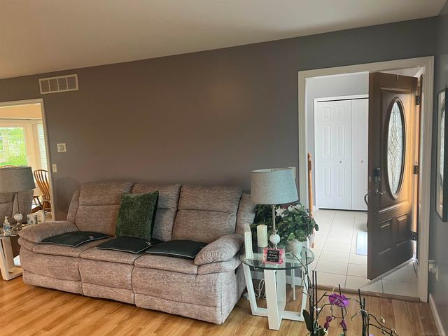 29105 Bay Pointe Drive, New Baltimore, MI 48047