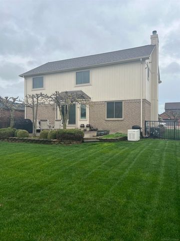 29105 Bay Pointe Drive, New Baltimore, MI 48047