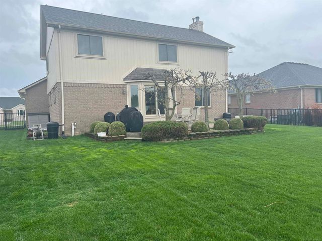 29105 Bay Pointe Drive, New Baltimore, MI 48047