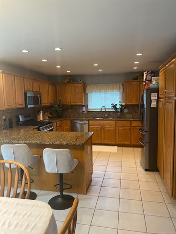 29105 Bay Pointe Drive, New Baltimore, MI 48047