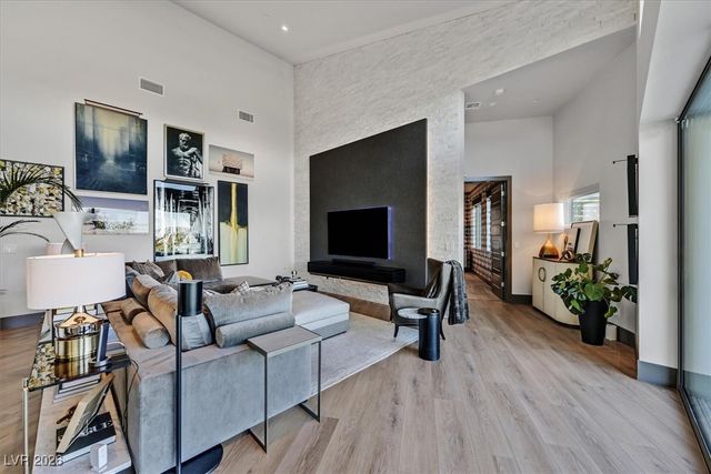 6360 Clovis Point Street, Las Vegas, NV 89135