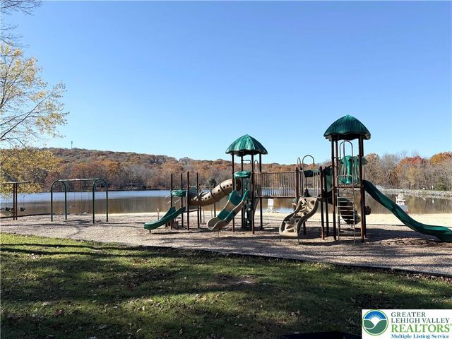 135 Sitka Drive, Coolbaugh Twp, PA 18347