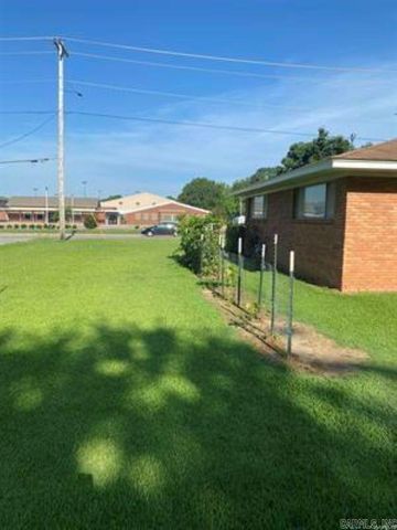 1212 Donaghey Ave., Conway, AR 72034