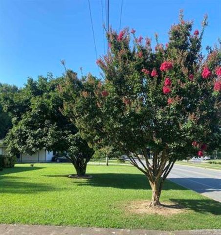 1212 Donaghey Ave., Conway, AR 72034