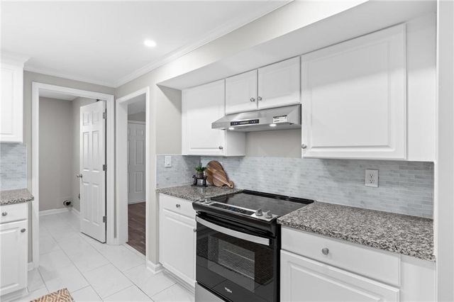 155 Bear Run Court, Chattahoochee Hills, GA 30268