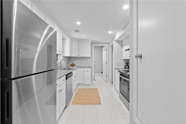 155 Bear Run Court, Chattahoochee Hills, GA 30268