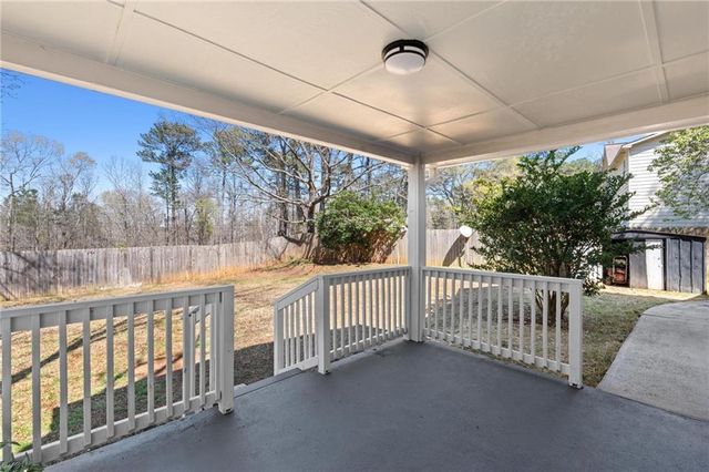 155 Bear Run Court, Chattahoochee Hills, GA 30268