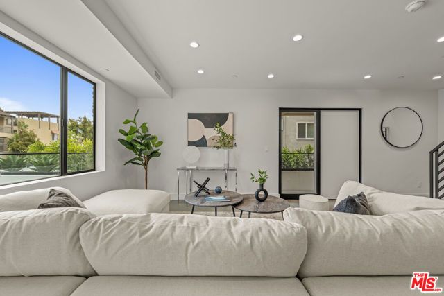 1221 N Detroit Street 1, West Hollywood, CA 90046