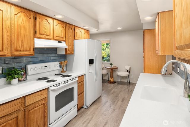 2012 NE 127th Street, Seattle, WA 98125