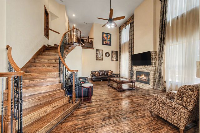 112 Diamond Rose Drive, Burleson, TX 76028