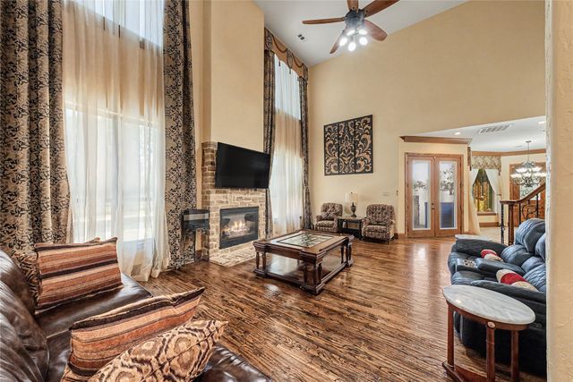 112 Diamond Rose Drive, Burleson, TX 76028