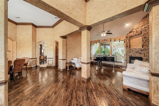 112 Diamond Rose Drive, Burleson, TX 76028