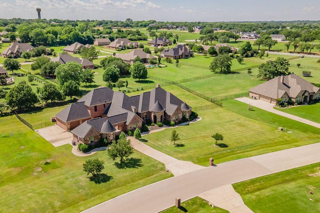 112 Diamond Rose Drive, Burleson, TX 76028