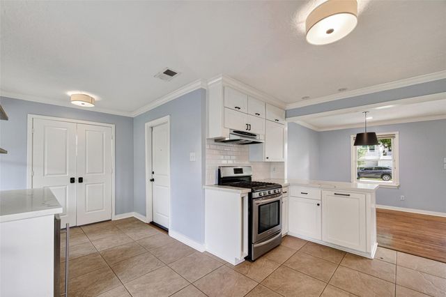 2231 Saxon Drive, Houston, TX 77018