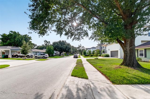 2231 Saxon Drive, Houston, TX 77018