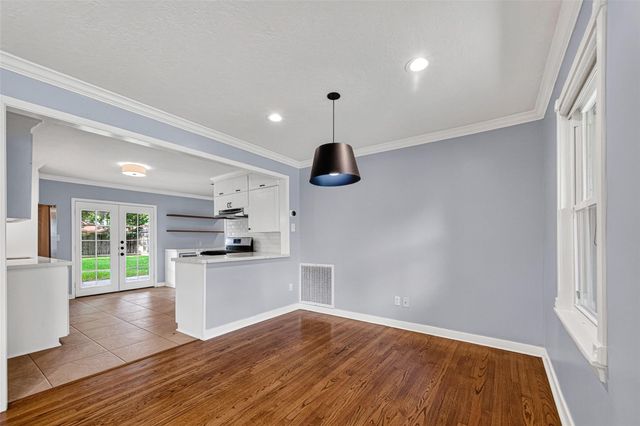 2231 Saxon Drive, Houston, TX 77018