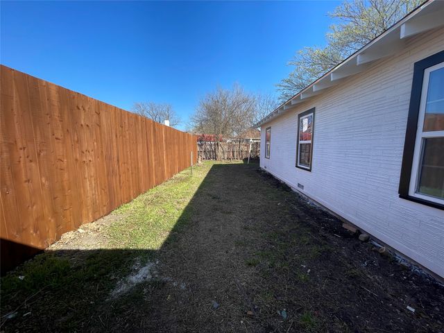 1305 Hobson Avenue, Mckinney, TX 75069