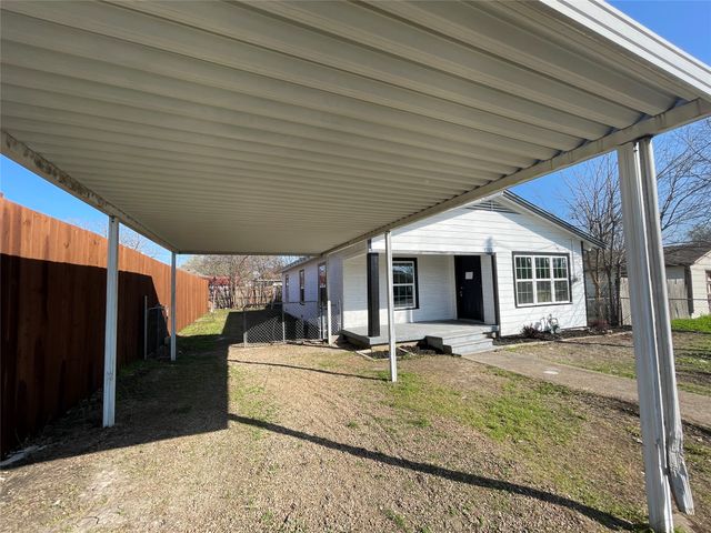 1305 Hobson Avenue, Mckinney, TX 75069