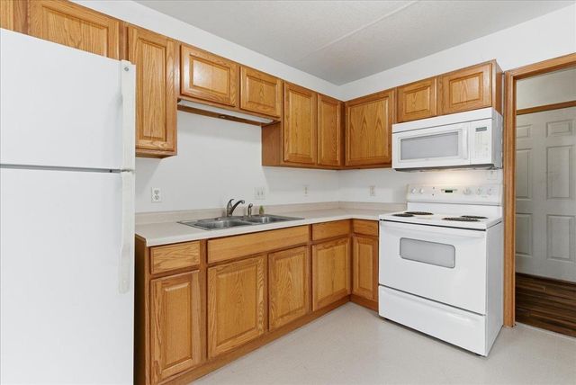 1920 Locke Avenue, Waterloo, IA 50702