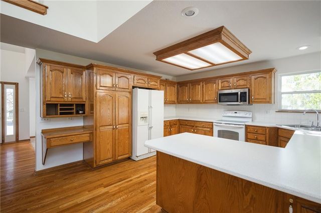 104 NE Stonebridge Court, Blue Springs, MO 64014