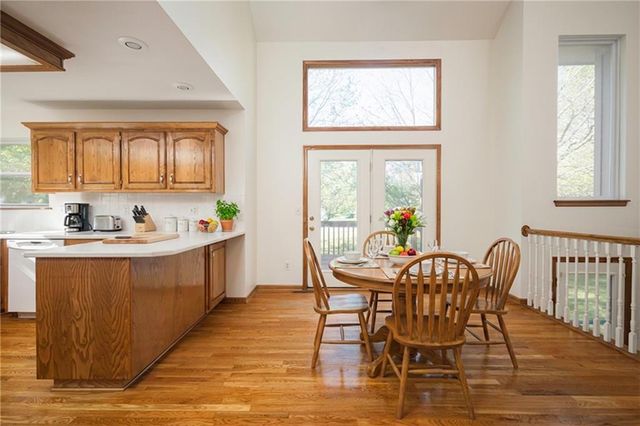 104 NE Stonebridge Court, Blue Springs, MO 64014